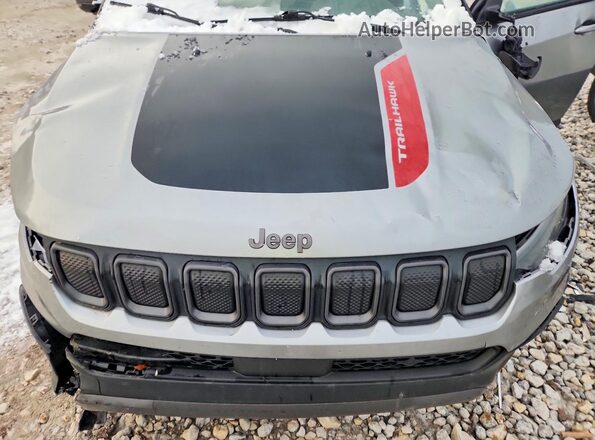 3C4NJDDBXNT101305 2022 JEEP COMPASS Серебряный Вид задней части салона