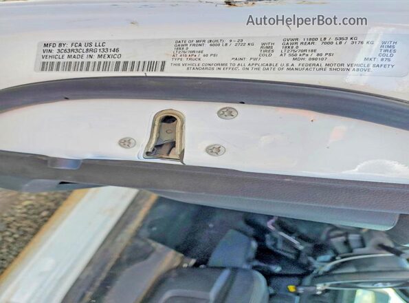 3C63R3CL8RG133146 2024 RAM 3500 White Widok komory silnika