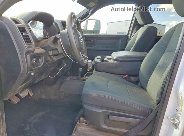 3C63R3CL8RG133146 2024 RAM 3500 White Widok wnętrza z przodu