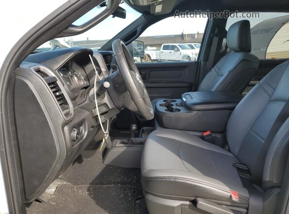 3C63R3GL9RG215039 2024 RAM 3500 White Front interior view