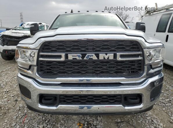 3C63R3GL9RG215039 2024 RAM 3500 White Front view