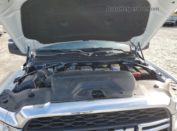 3C63R3GL9RG215039 2024 RAM 3500 White Rear interior view