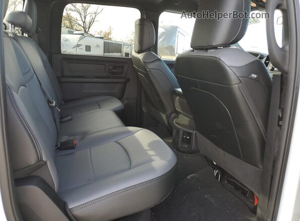 3C63R3GL9RG215039 2024 RAM 3500 White Rear seats view