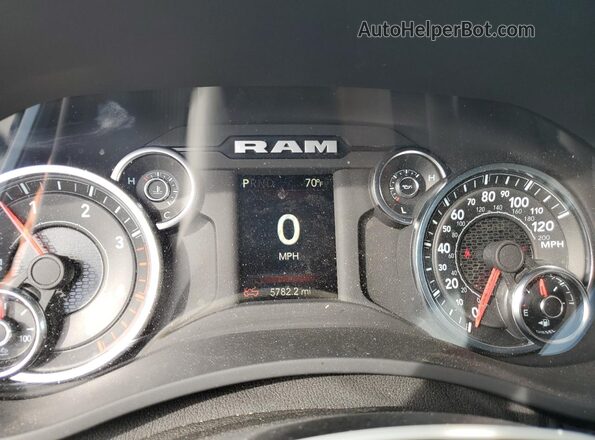 3C63R3GL9RG215039 2024 RAM 3500 White Instrument cluster view