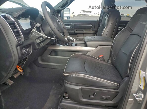 3C63R3ML9TG159311 2026 RAM 3500 Gray Widok wnętrza z przodu