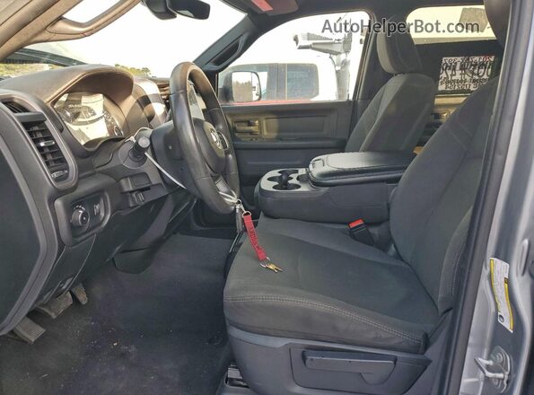 3C63RRGL3NG135586 2022 RAM 3500 Серый Вид салона спереди