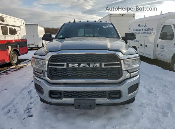 3C63RRGL3NG135586 2022 RAM 3500 Серый Вид спереди