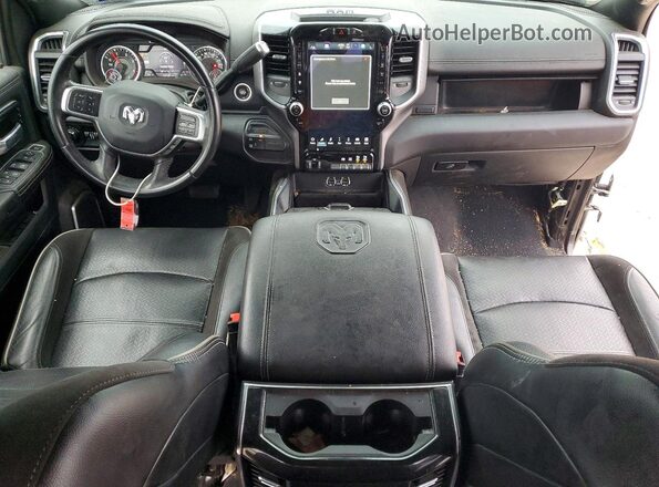 3C63RRJL7NG230659 2022 RAM 3500 Black Vista del salpicadero