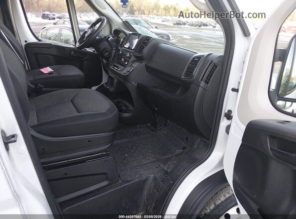 3C6LRVCG8NE102810 2022 RAM PROMASTER 2500 White Front interior view