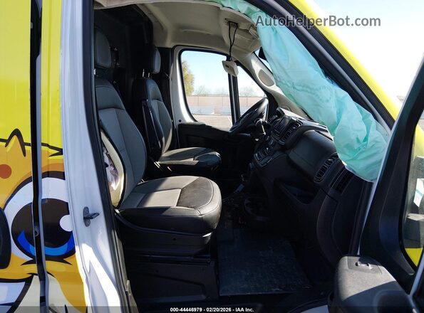 3C6LRVNG4SE533654 2025 RAM PROMASTER 1500 Yellow Widok wnętrza z przodu