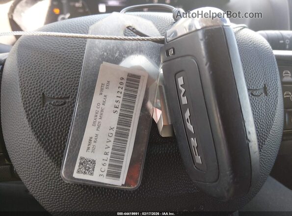 3C6LRVVGXSE512209 2025 RAM PROMASTER 2500 White Вид панелі приладів