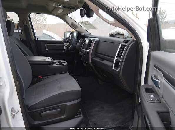 3C6RR7LG1NG330819 2022 RAM 1500 CLASSIC White Vista interior delantera