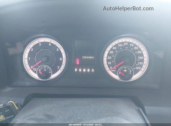 3C6TR5DT2GG133778 2016 RAM 2500 Red Vista de los asientos traseros