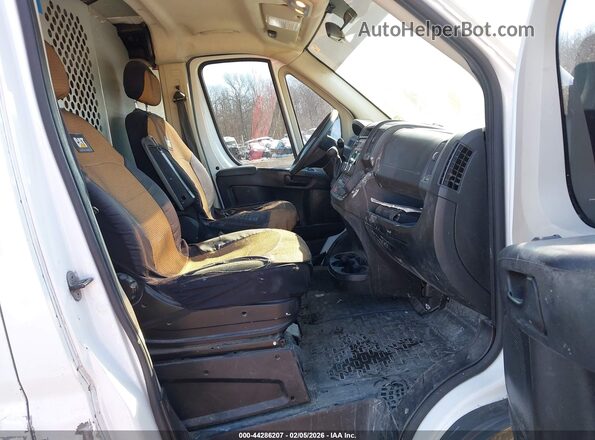 3C6TRVAG8HE525944 2017 RAM PROMASTER 1500 Белый Вид салона спереди