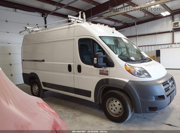 3C6TRVCG5JE118036 2018 RAM PROMASTER 2500 Белый Вид задней части салона