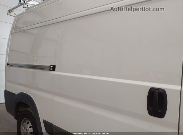 3C6TRVCG5JE118036 2018 RAM PROMASTER 2500 Белый Вид спереди