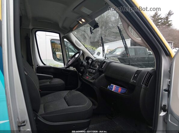 3C6TRVDG0LE114591 2020 RAM PROMASTER 2500 Silver Вид салону спереду
