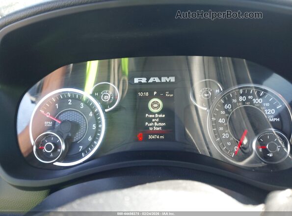 3C6UR5DJ9RG382875 2024 RAM 2500 Dark Blue Widok tylnych siedzeń