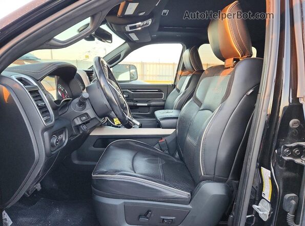 3C6UR5FL7KG554261 2019 RAM 2500 Черный Вид салона спереди