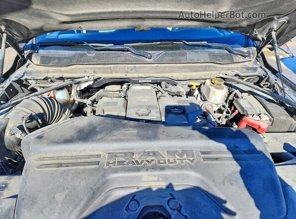 3C7WRNEL8RG275305 2024 RAM 5500 Gray Vista interior trasera