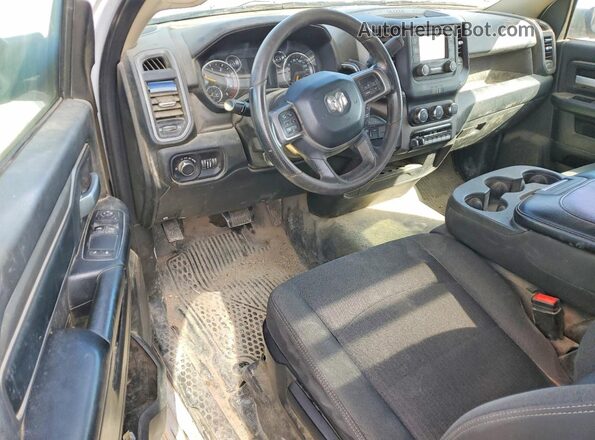 3C7WRTAL8KG553149 2019 RAM 3500 White Dashboard view