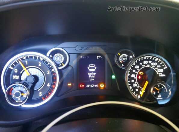 3C7WRTCL3NG265072 2022 RAM 3500 White Vista de los asientos traseros