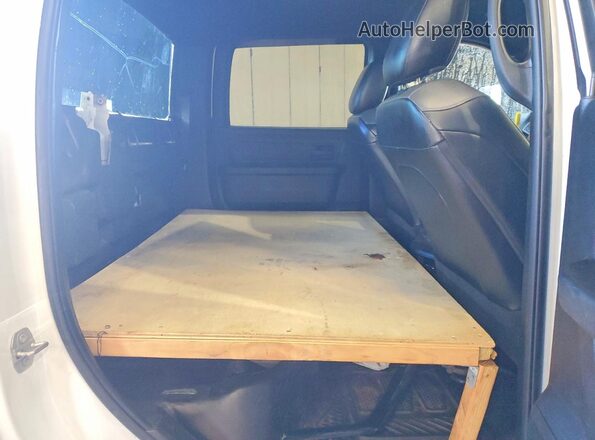 3C7WRTCL3NG265072 2022 RAM 3500 White Vista interior trasera