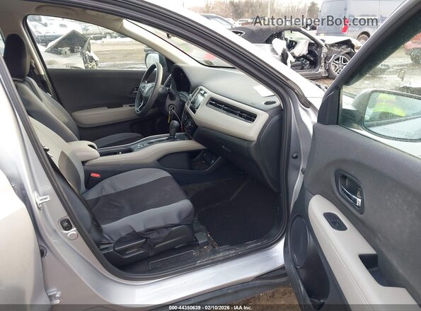 3CZRU6H36NM768626 2022 HONDA HR-V Серебряный Вид салона спереди