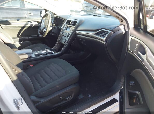 3FA6P0H72HR143962 2017 FORD FUSION Белый Вид салона спереди