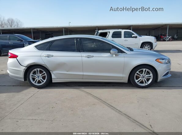 3FA6P0H79JR125903 2018 FORD FUSION Silver Вид задньої частини салону