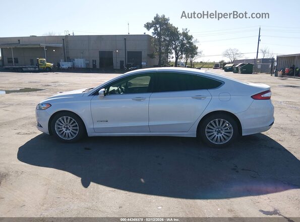 3FA6P0LU9GR116012 2016 FORD FUSION HYBRID White 360 interior view