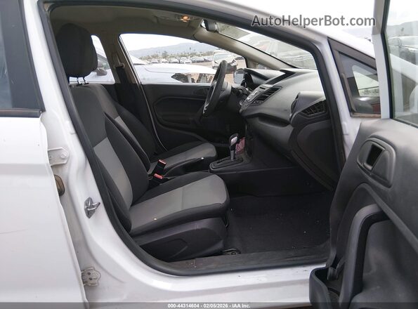 3FADP4AJ4HM137890 2017 FORD FIESTA White Front interior view