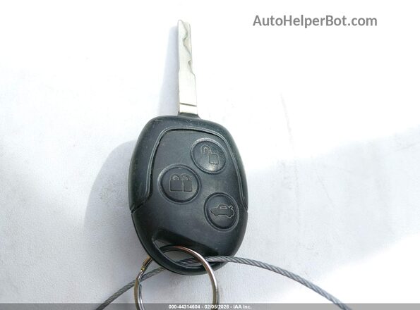 3FADP4AJ4HM137890 2017 FORD FIESTA White Dashboard view
