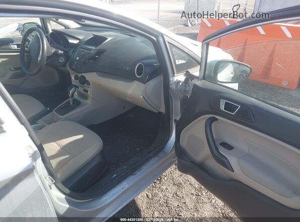 3FADP4BJ5GM154372 2016 FORD FIESTA Silver Вид салону спереду