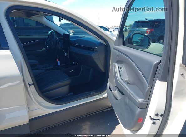 3FMTK1R41SMA46046 2025 FORD MUSTANG MACH-E Beige Front interior view