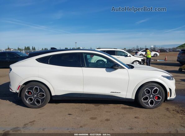 3FMTK4SEXPMA17317 2023 FORD MUSTANG MACH-E White Widok wnętrza z tyłu