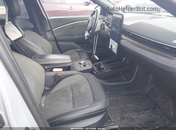 3FMTK4SX5RMA30643 2024 FORD MUSTANG MACH-E Синий Вид салона спереди
