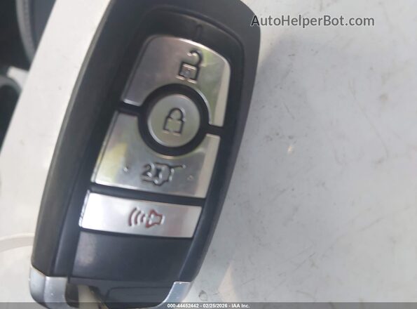 3FMTK4SX7NMA11778 2022 FORD MUSTANG MACH-E Blue Вид панелі приладів