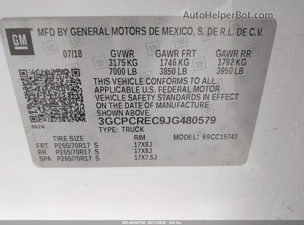3GCPCREC9JG480579 2018 CHEVROLET SILVERADO White Vista del compartimento del motor