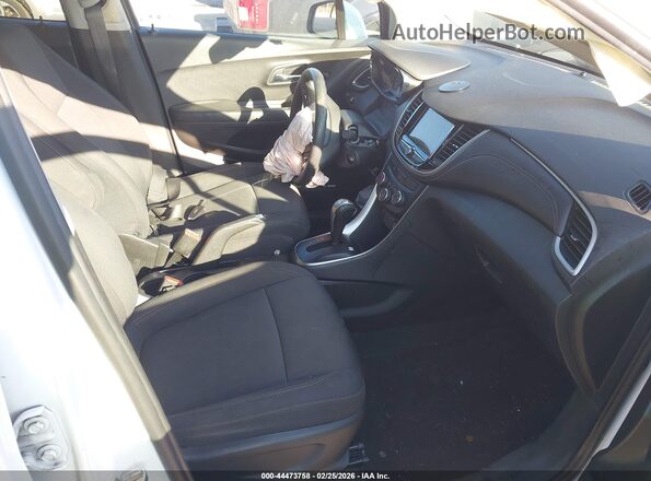 3GNCJLSB4KL313592 2019 CHEVROLET TRAX Белый Вид салона спереди