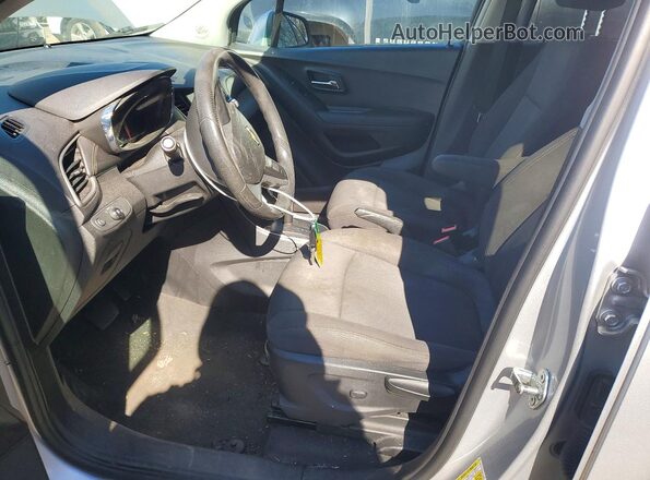 3GNCJPSB3HL144262 2017 CHEVROLET TRAX Silver Widok wnętrza z przodu