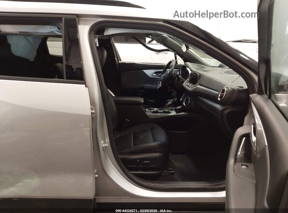 3GNKBJRS1MS557132 2021 CHEVROLET BLAZER Silver Вид салону спереду