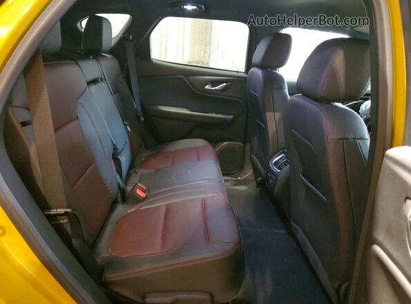 3GNKBKRS4NS238248 2022 CHEVROLET BLAZER Золотой Вид задней части салона