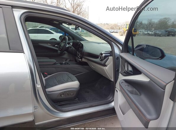 3GNKDERL5SS243071 2025 CHEVROLET OTHER Gray Front interior view