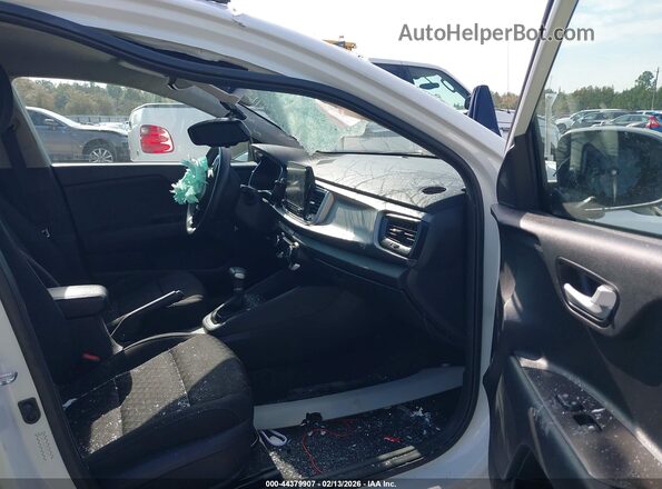 3KPA24AD6ME415957 2021 KIA RIO White Widok wnętrza z przodu