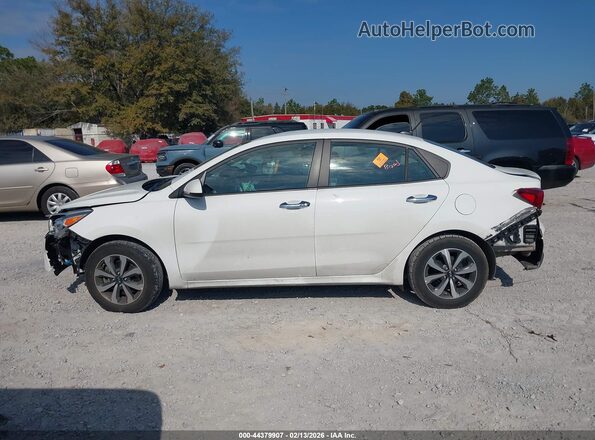 3KPA24AD6ME415957 2021 KIA RIO White Widok wnętrza 360 stopni