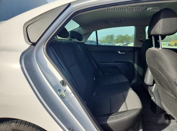 3KPA24AD7ME400349 2021 KIA RIO White 