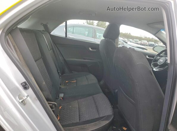 3KPA25AB7JE087710 2018 KIA RIO Two Tone Вид задніх сидінь