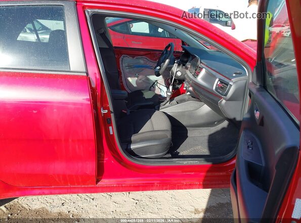 3KPA25AD0PE518124 2023 KIA RIO 5-DOOR Red წინა სალონის ხედი