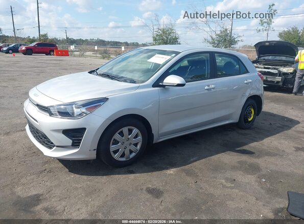 3KPA25AD7PE560693 2023 KIA RIO 5-DOOR Silver წინა მარცხენა ხედი სამი მეოთხედიდან